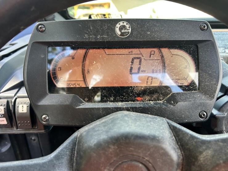 #1401-•-2023-can-am-1000r-commander-xt-image-42