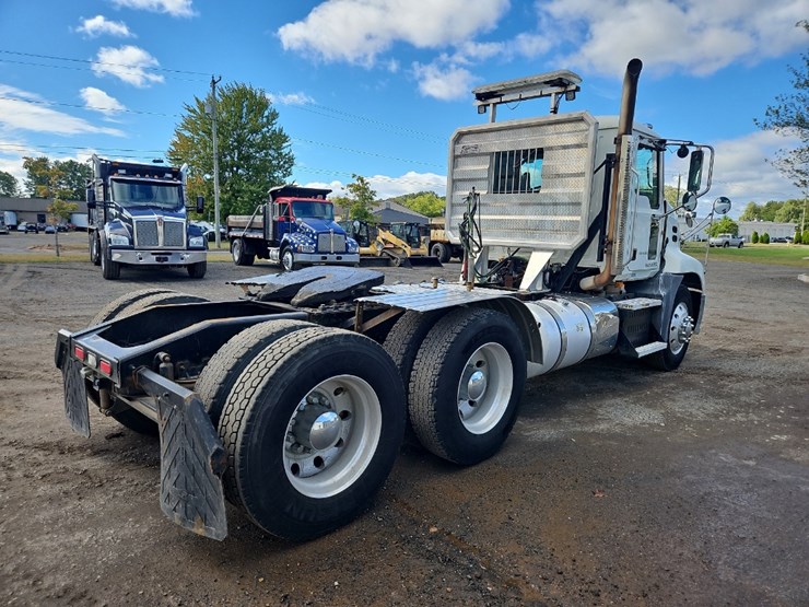 2012-mack-pinnacle-cxu613-image-5