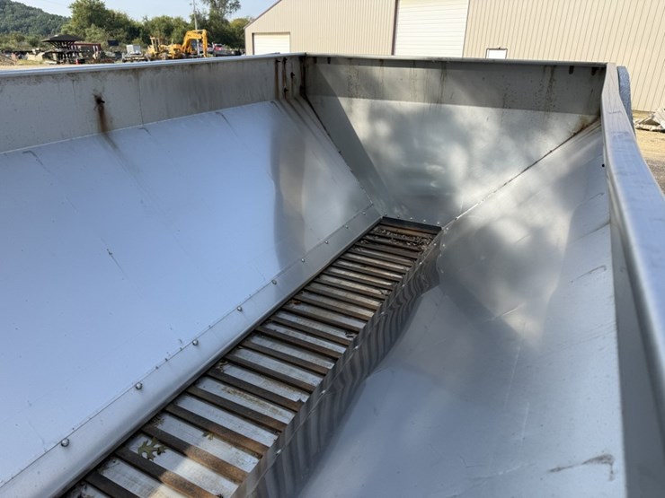 #1224-•-15’-v-box-stainless-steel-salt-spreader-image-26