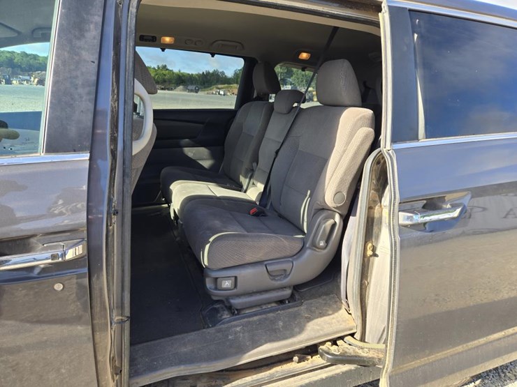 2014-honda-odyssey-image-37