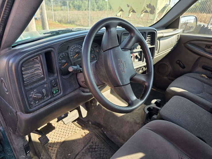 2005-chevrolet-1500-image-17