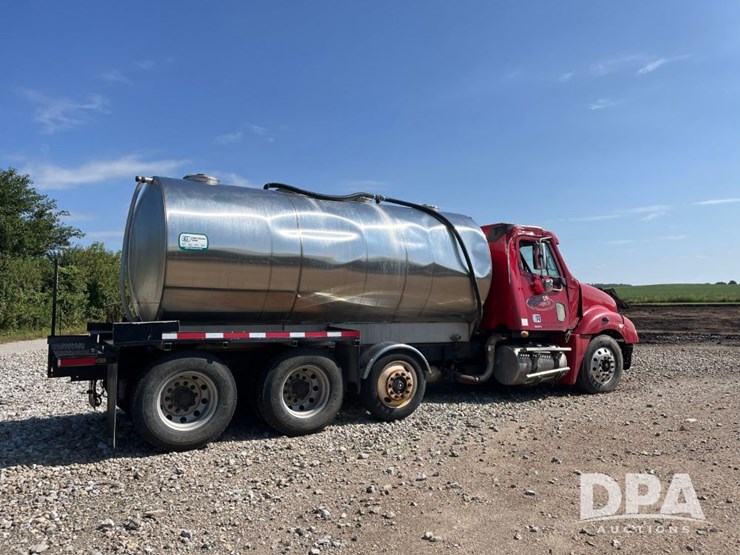 2007-freightliner-columbia-liquid-nurse-truck-(jn3025,-unit-1852)-image-7
