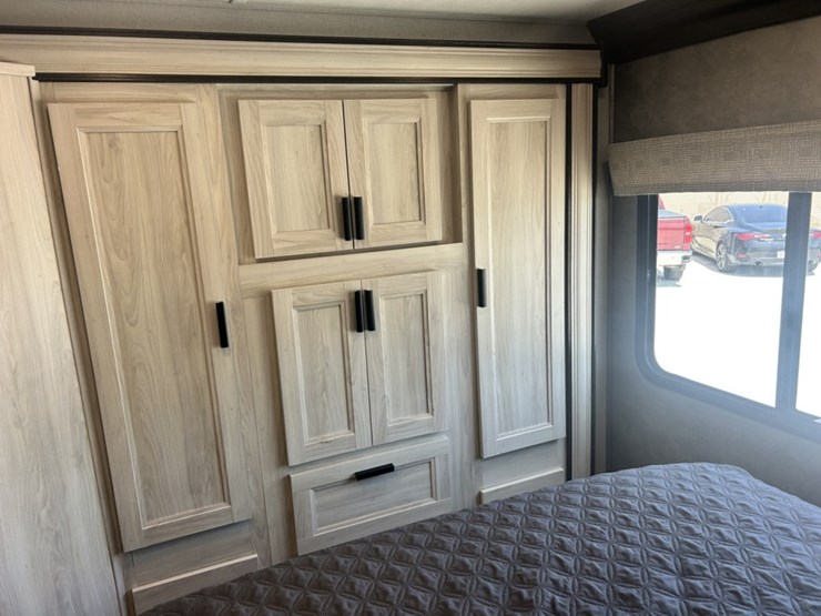 2023-ford-e450-image-86