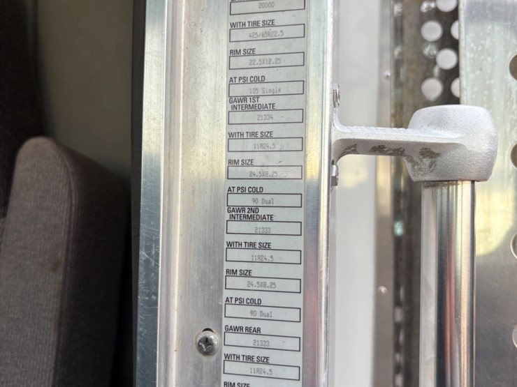 2020-kenworth-t800-image-12