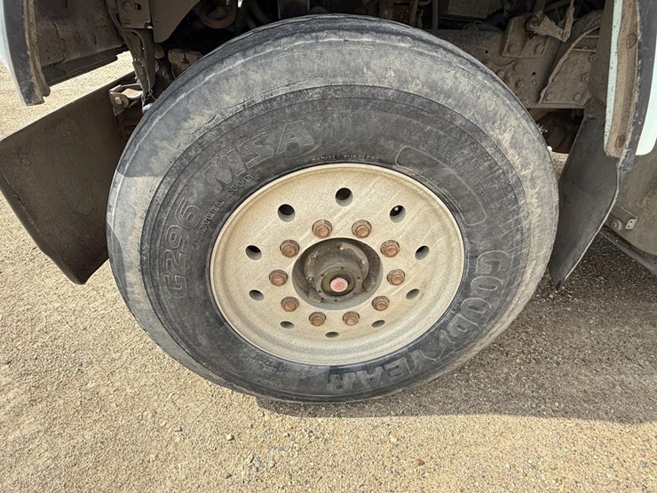 1995-ford-l9000-image-10