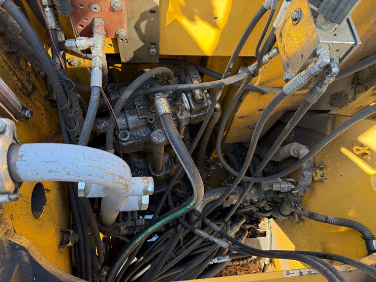deere-225d-lc-image-43