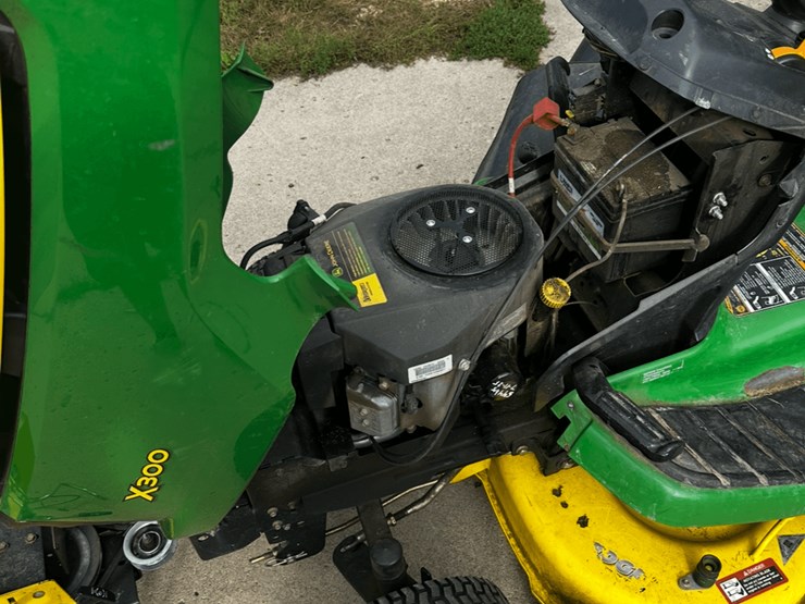 john-deere-x300-image-8