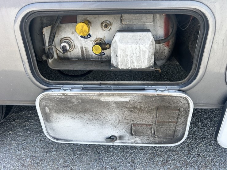 2017-ford-e450-image-35