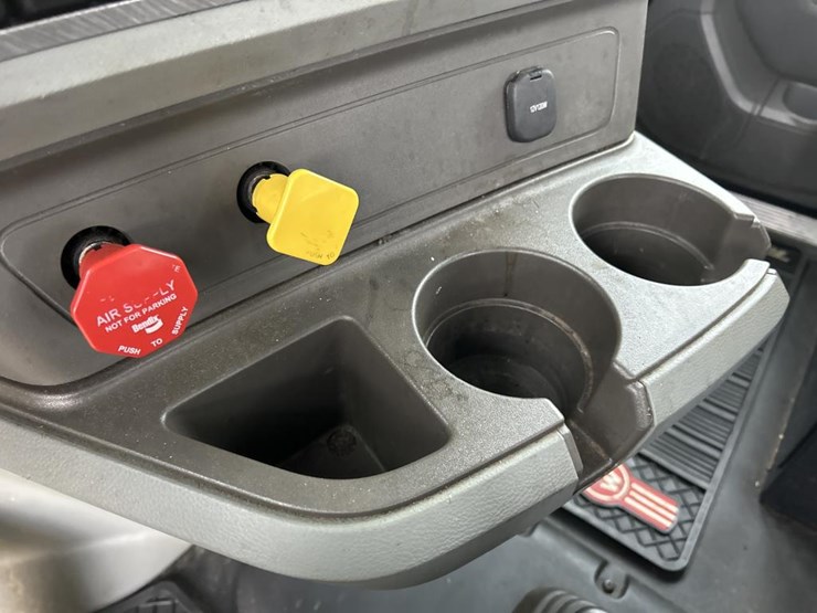 2018-kenworth-t680-image-82