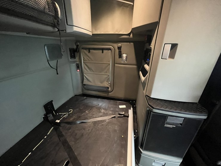 2020-kenworth-t680-image-134