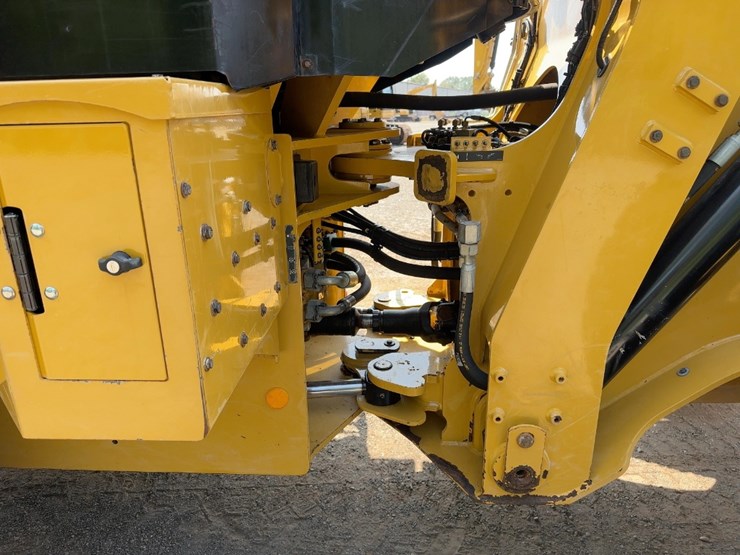 2016-caterpillar-938m-image-17