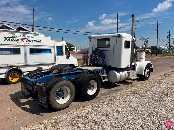2005-peterbilt-378-image-2