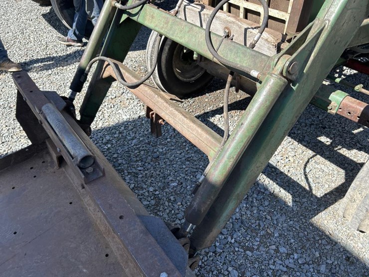#5217-•-oliver-tractor-w/-loader-image-17