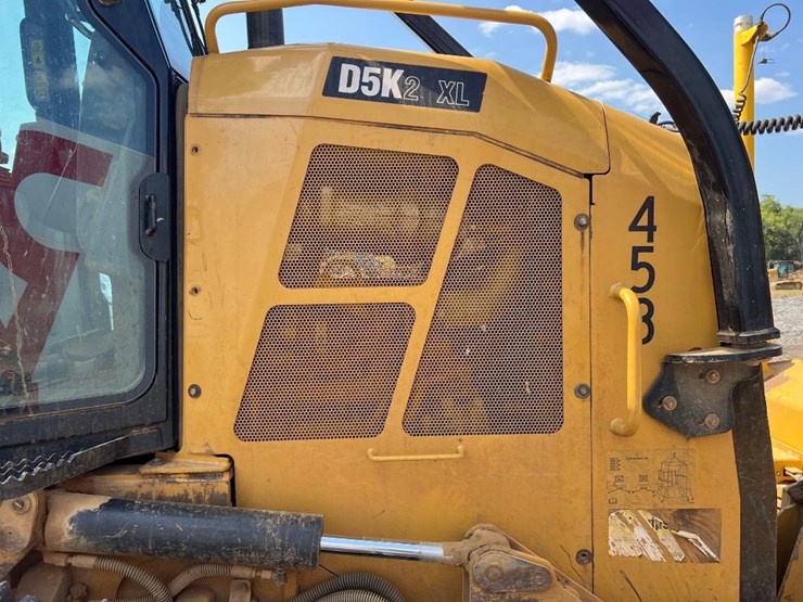 2016-caterpillar-d5k2-xl-image-21