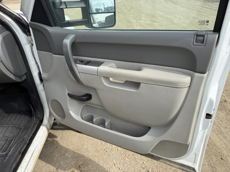 2011-gmc-2500hd-image-52