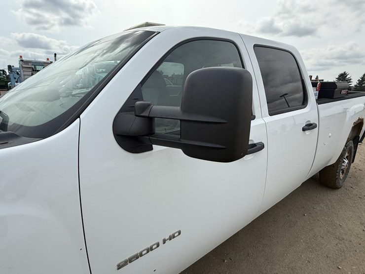 2011-gmc-2500hd-image-9