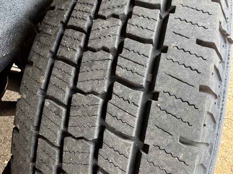2013-ford-cargo-image-59