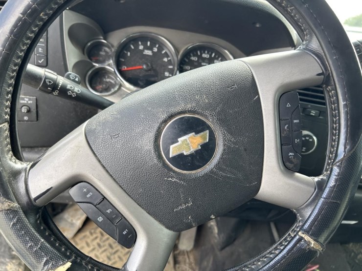 2014-chevrolet-3500-image-48