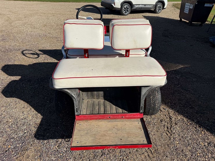 e-z-go-2-stroke-golf-cart,-runs-and-drives,-oil-injector-does-not-work-so-you-have-to-mix-the-gas-image-6