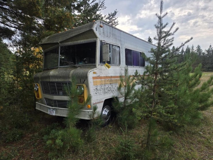 #2596-•-winnebago-motor-home-image-1