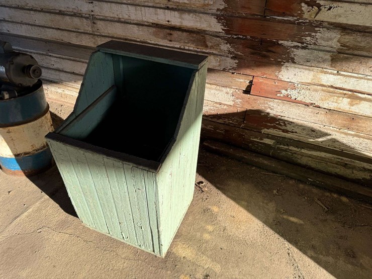 19”-x-20”-x-26”-high-wood-box-on-castors-image-1