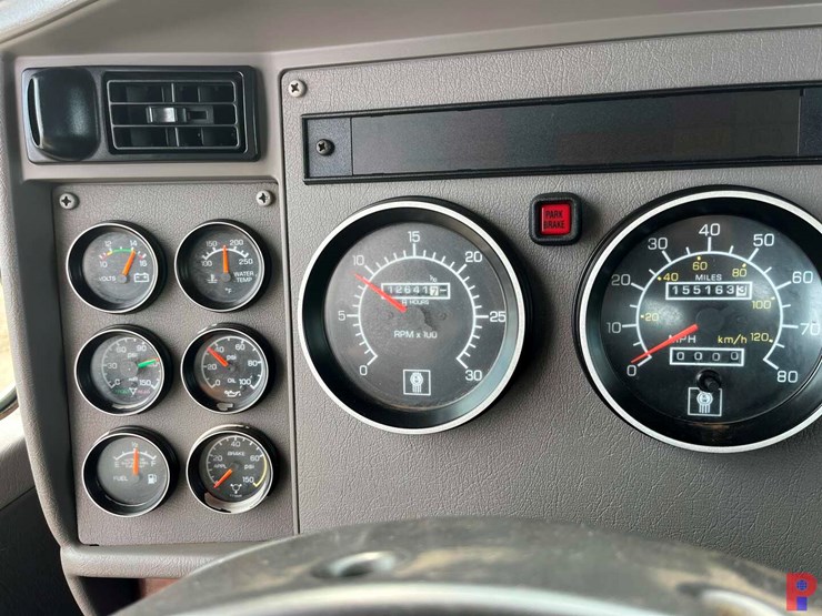 2010-kenworth-t370-image-11