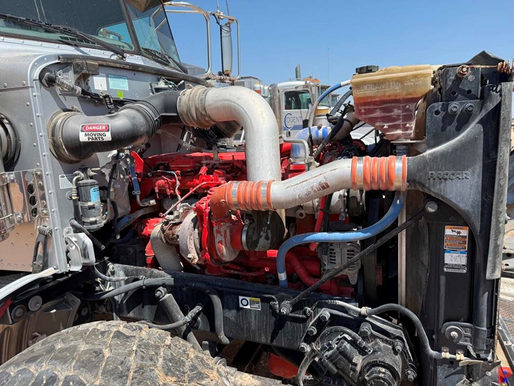 2015-peterbilt-367-image-23