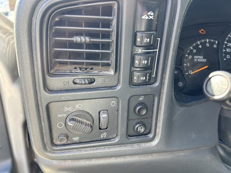 2005-gmc-2500-image-59