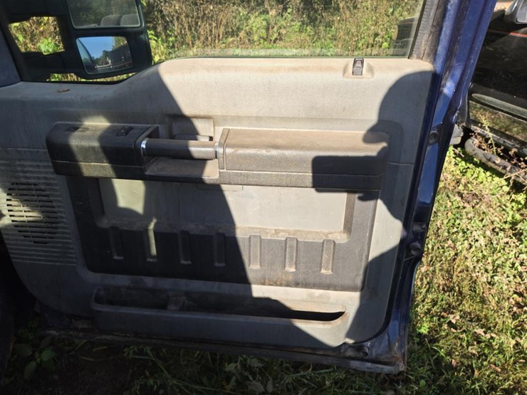 2011-ford-f250-image-26