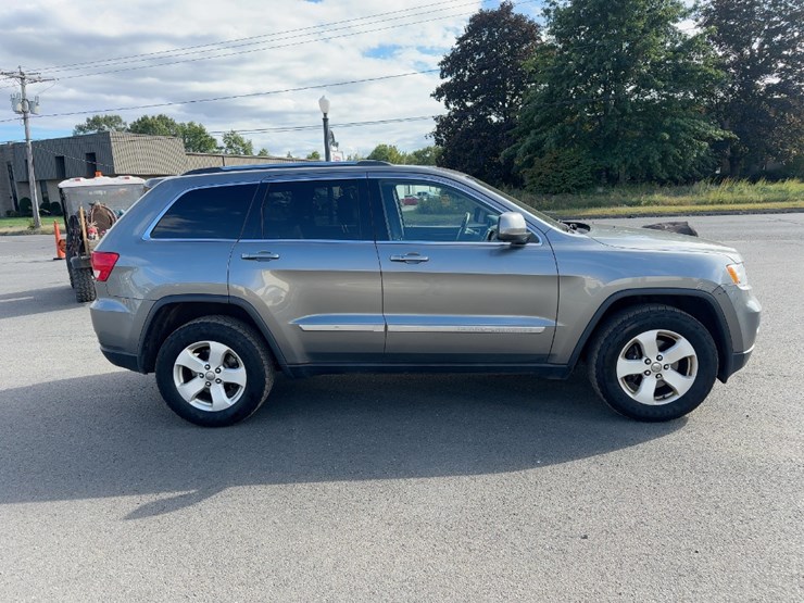 2013-jeep-grand-cherokee-laredo-image-6