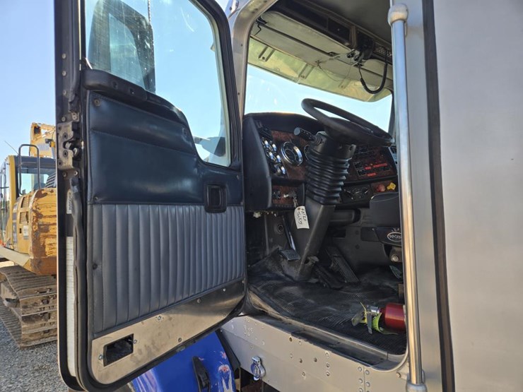 2005-kenworth-t800-image-41