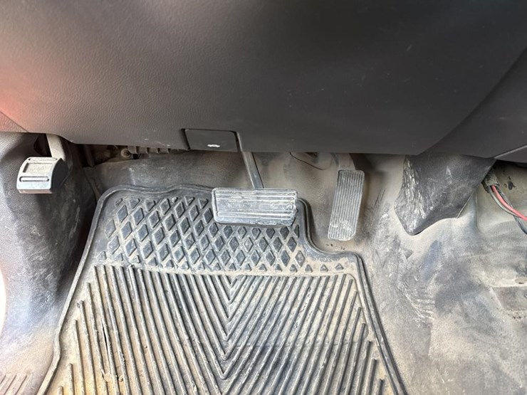 2014-chevrolet-silverado-1500-image-31