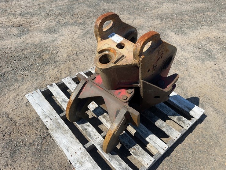 wr-hyd-tilting-swinger-coupler-image-4