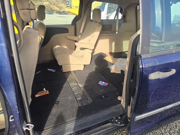 2014-dodge-grand-caravan-image-27