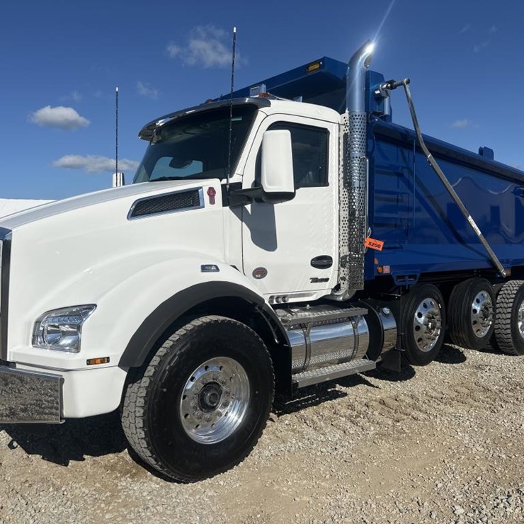2025 KENWORTH T880