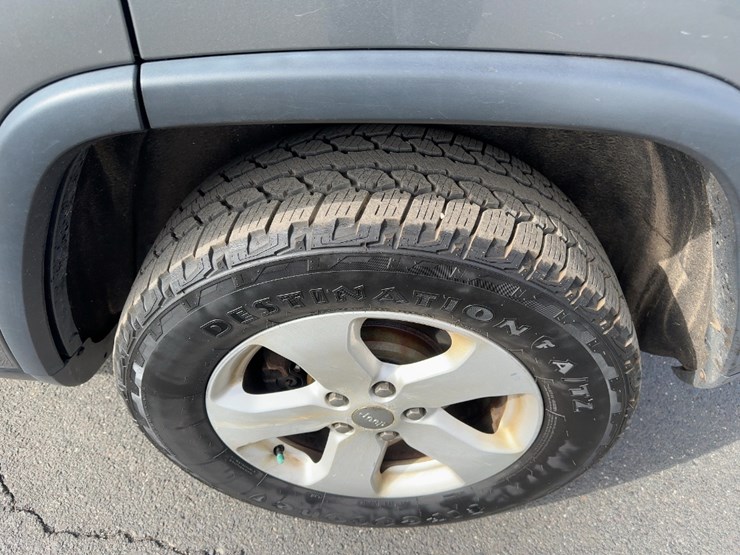2013-jeep-grand-cherokee-laredo-image-10