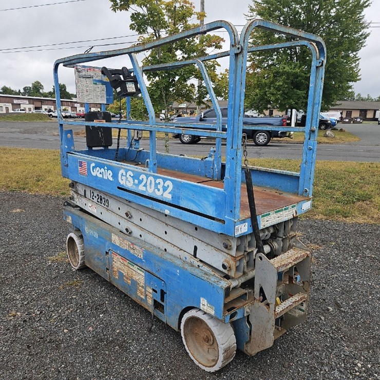 2005 GENIE GS2032