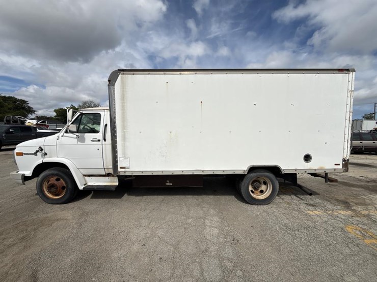 1996-gmc-3500-image-2