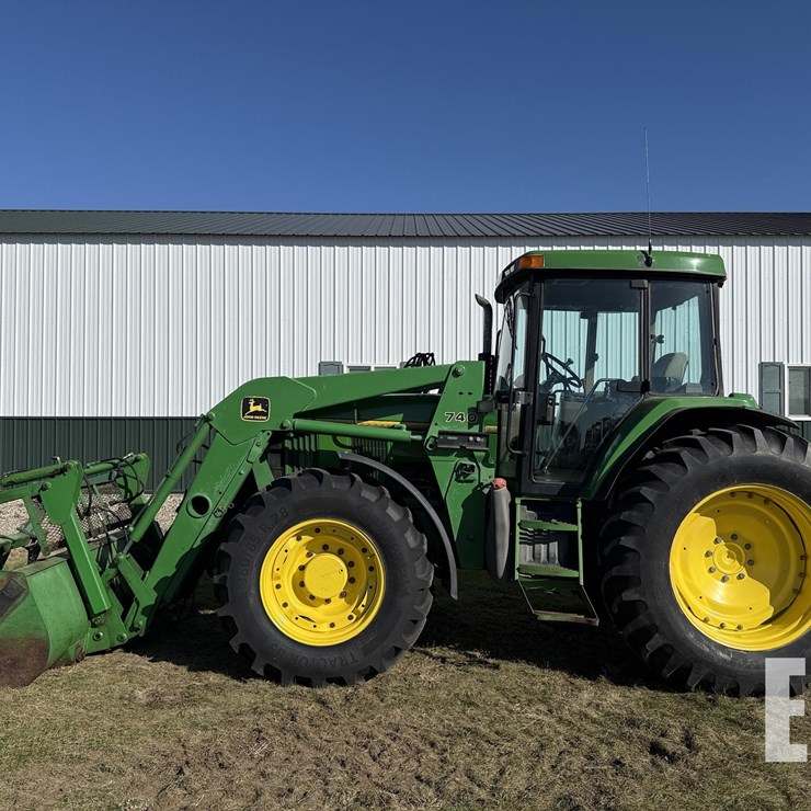 JOHN DEERE 7200