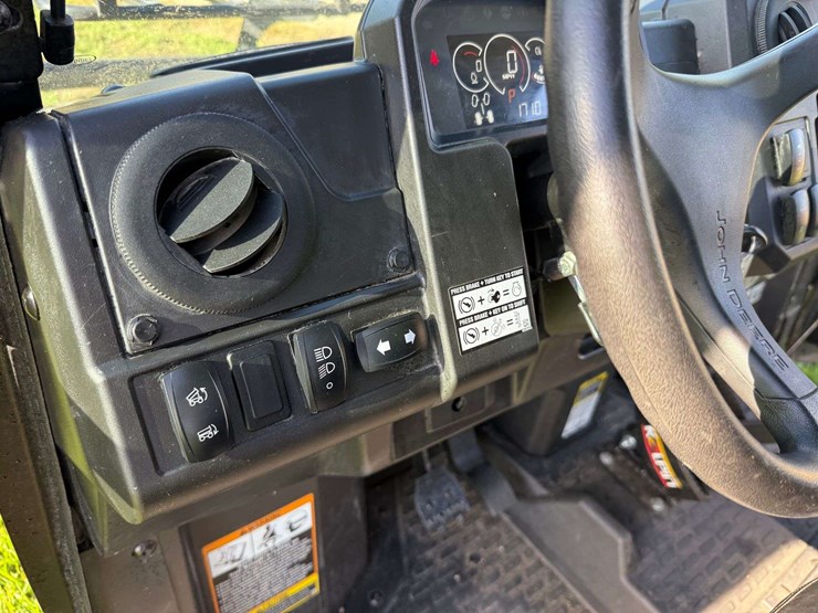 2021-john-deere-gator-image-9