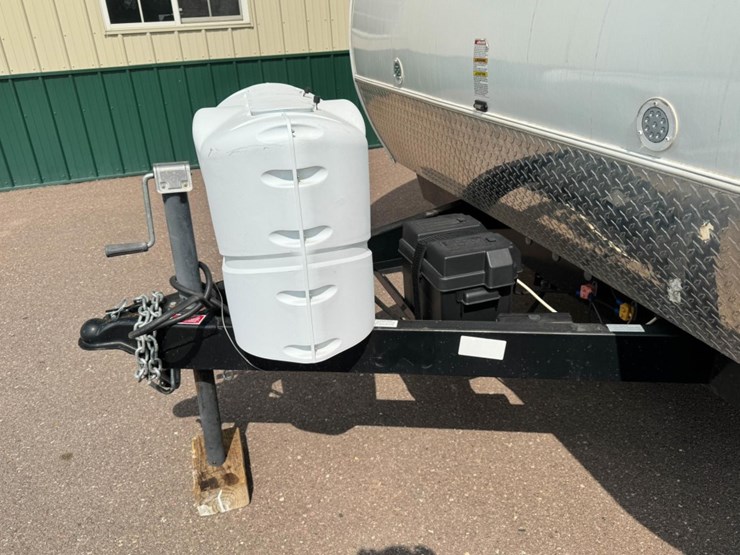 #2285-•-2010-keystone-bullet-250rks-camper-image-11
