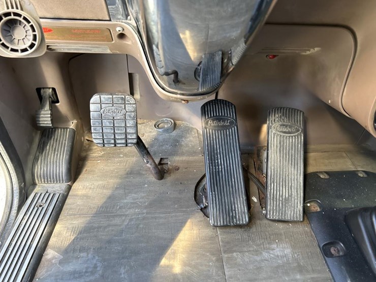2012-peterbilt-389-image-71