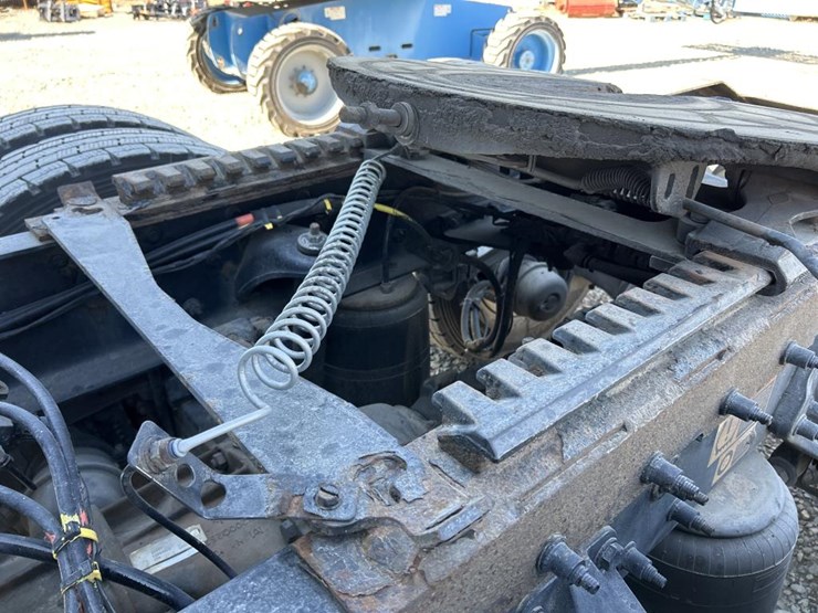 2019-peterbilt-579-image-24