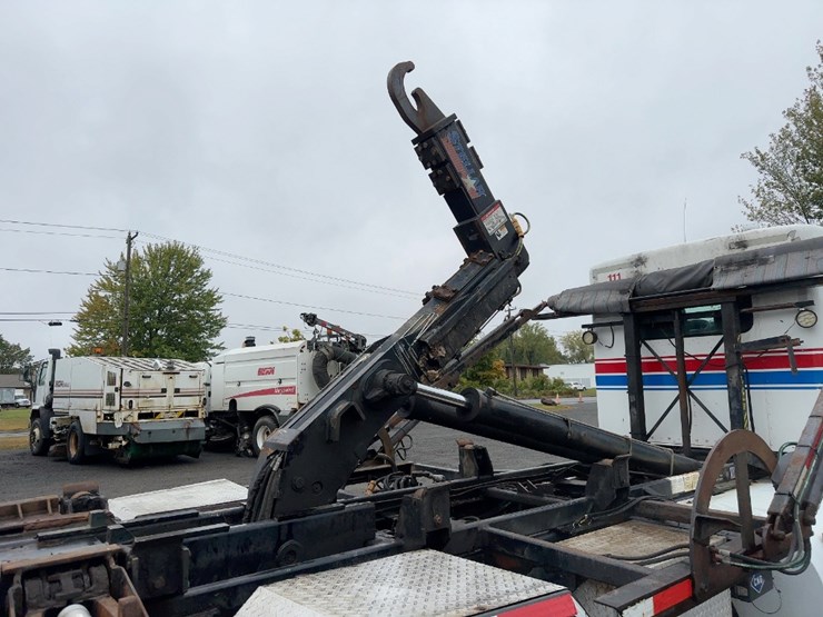 2015-kenworth-t440-image-18