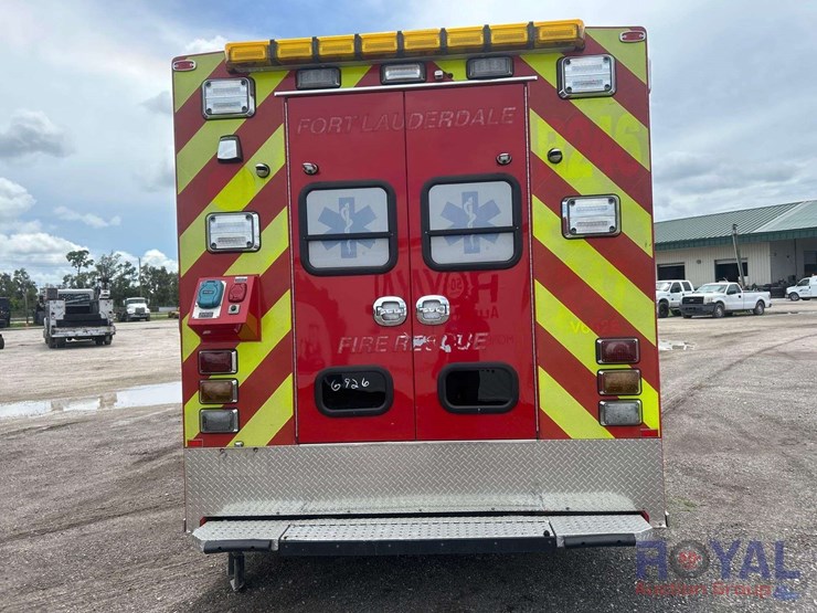 2016-freightliner-m2-106-braun-ambulance-image-29
