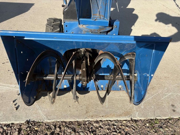 ford-st524a-walk-behind-self-propelled-snow-blower,-5-speed,-24”,-5hp-b&s-image-3