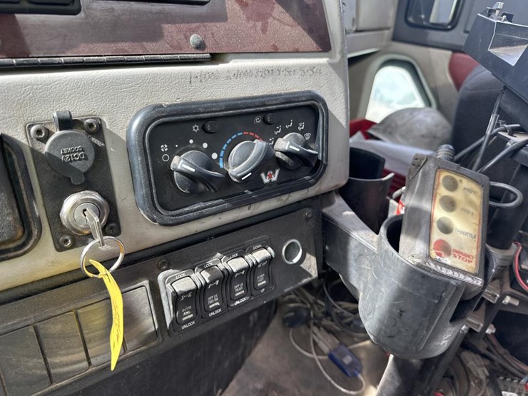 2015-western-star-4700sb-image-55