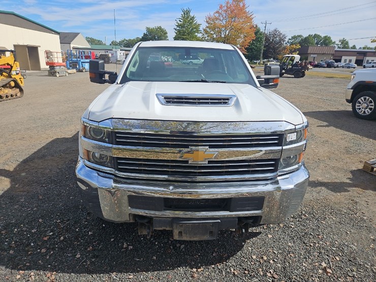 2017-chevrolet-3500hd-image-8