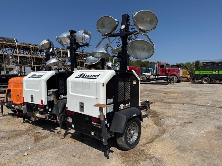 2019-allmand-night-life-v-series-light-plant-image-3