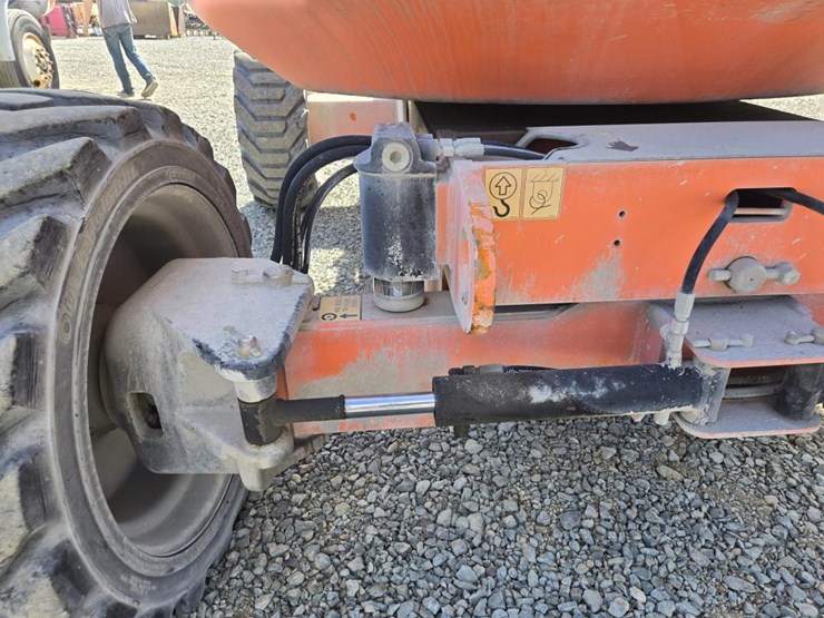2015-jlg-600aj-image-38